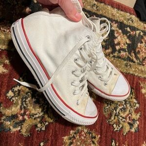 White converse 
Women’s size 8 
Men’s size 6